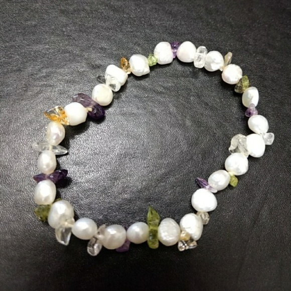 Jewelry - *Sale* Freshwater pearl & amethyst bracelet